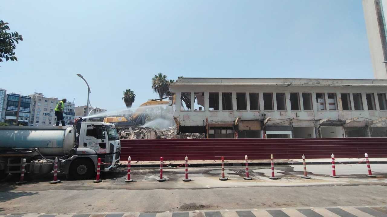 Mersin’de Kullanım Ömrünü Tamamlayan Öğretmenevi Yıkıldı 4