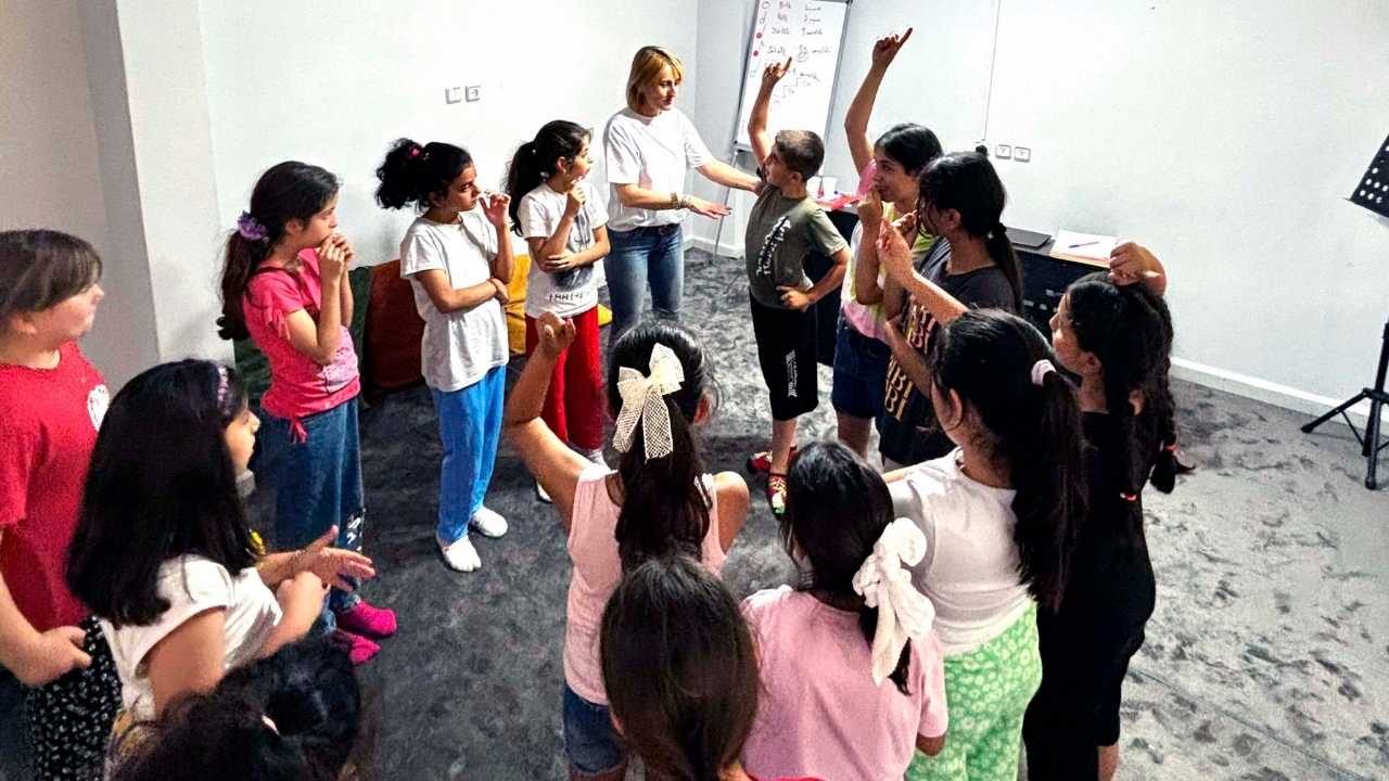 Mersin’de Sanatla Hayata Tutunarak Depremzedelere Umut Oldu 3