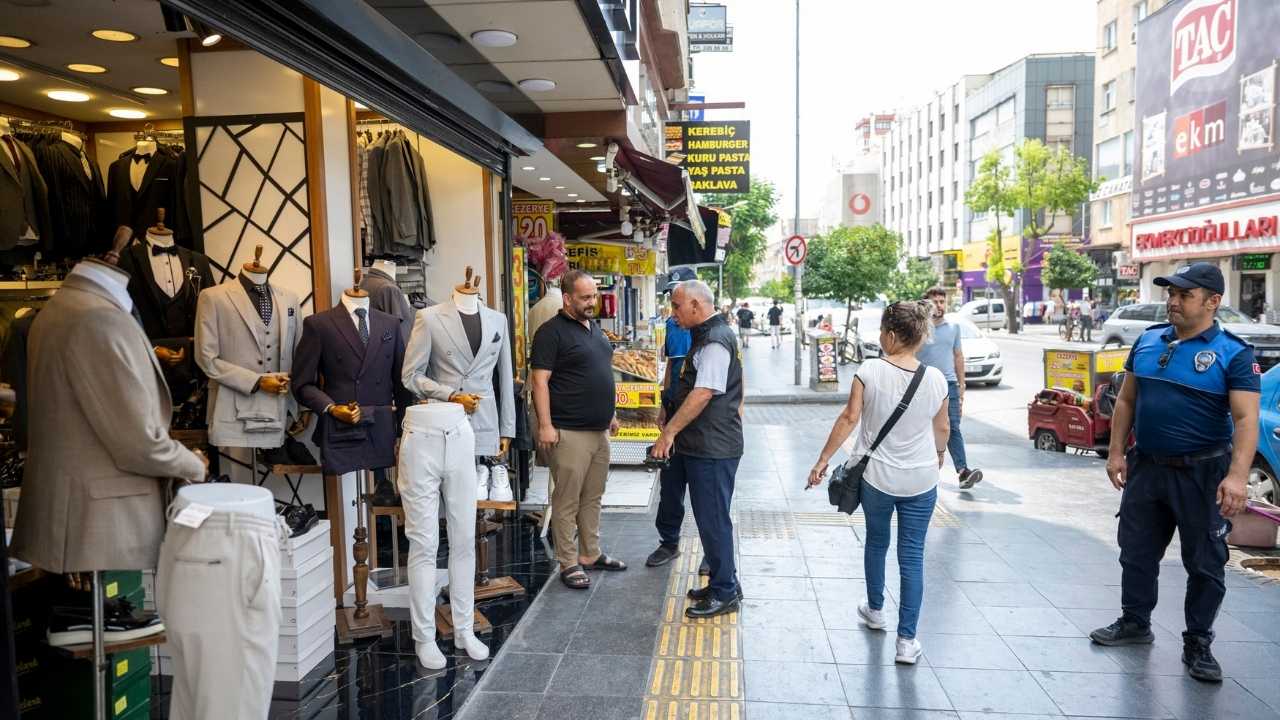 Mersin’de Vatandaşlara Kaldırımlarda Nefes Aldıran Denetim 3