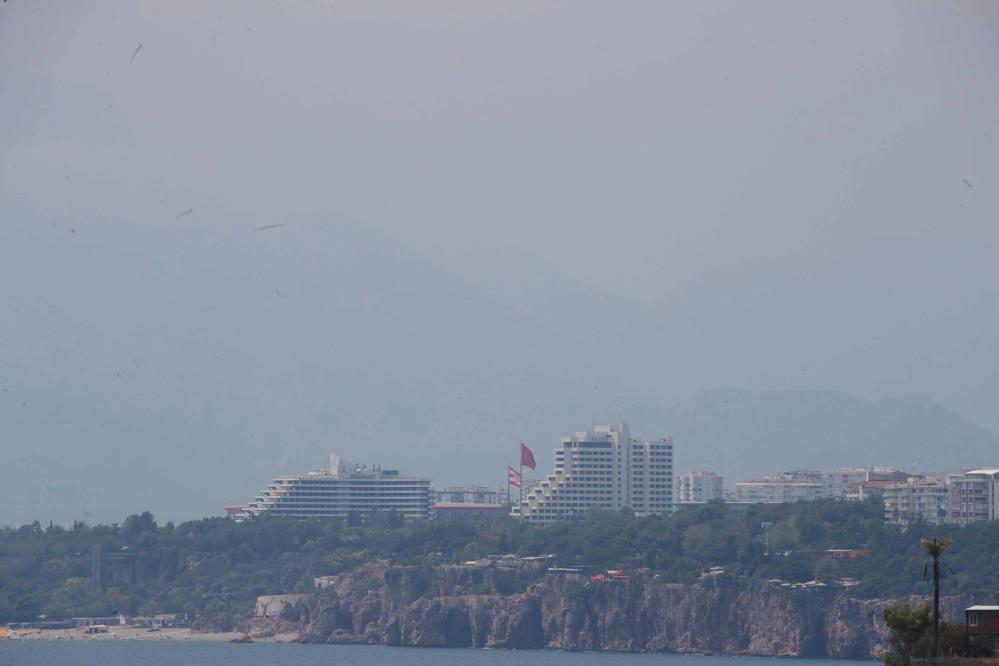 Nem Bulutları Antalya'yı Kapladı! Beydağları Görünmez Oldu