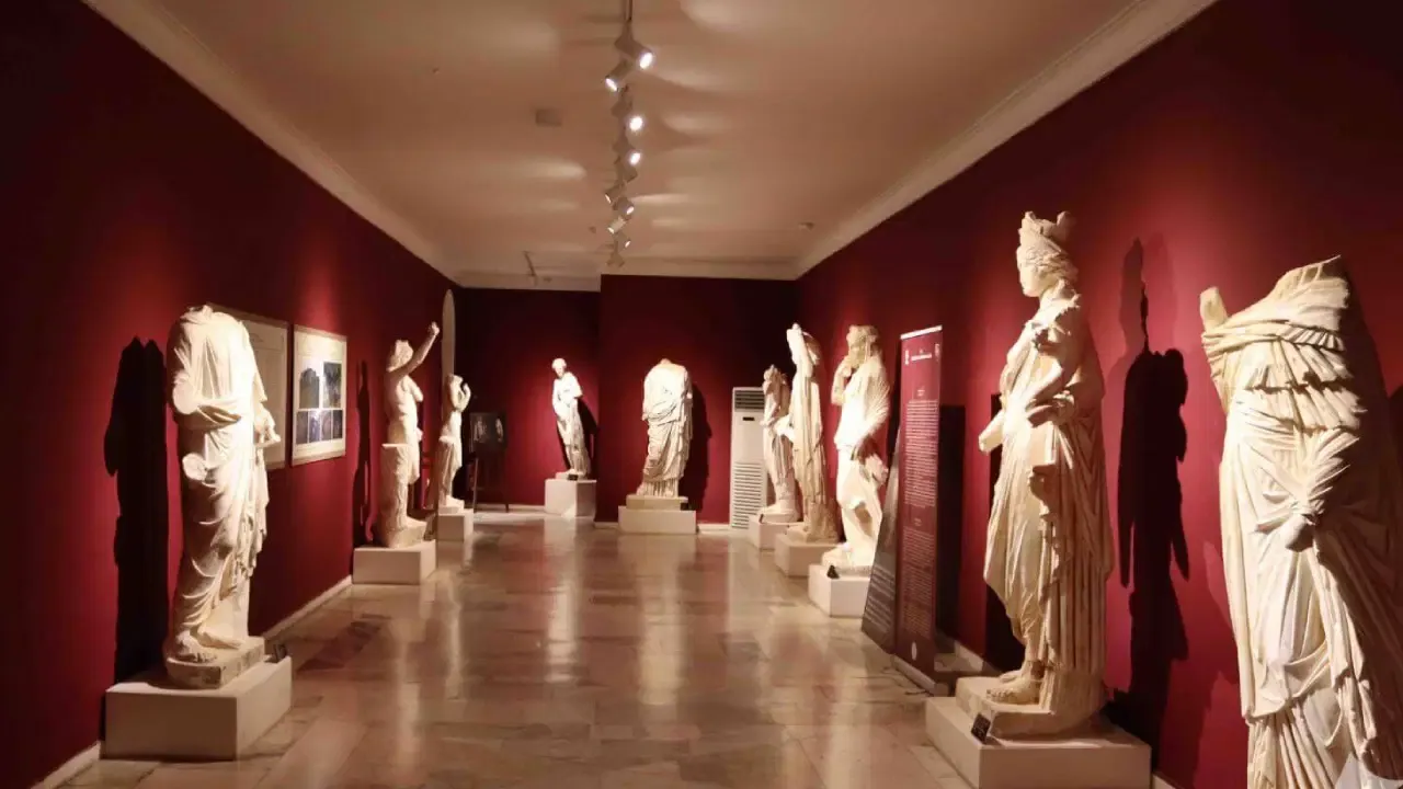 Orhan Bursalı'dan Antalya Arkeoloji Müzesi'ne Destek Bakanlık Kulaklarını Tıkamış 2