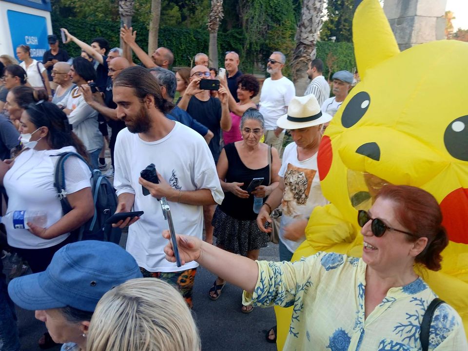 Pikachu Antalya Arkeoloji Müzesi İçin Direniyor! Yıkılmasın Diye Müze Önüne Geldi 12