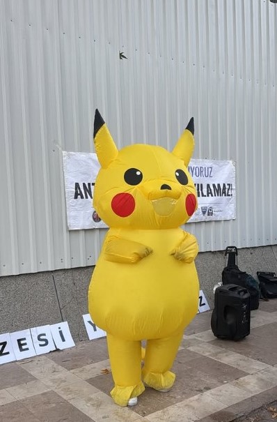 Pikachu Antalya Arkeoloji Müzesi İçin Direniyor! Yıkılmasın Diye Müze Önüne Geldi 15