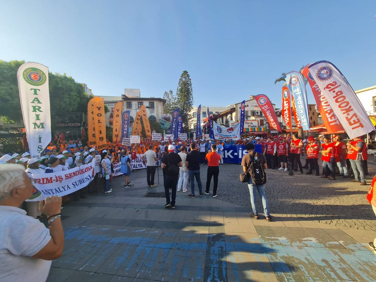 Türk-İş Antalya’dan İktidara ‘Geçinemiyoruz’ Tepkisi