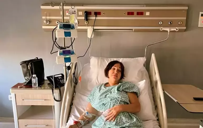 Usta Sanatçı Nazan Öncel Hastaneye Kaldırıldıı21