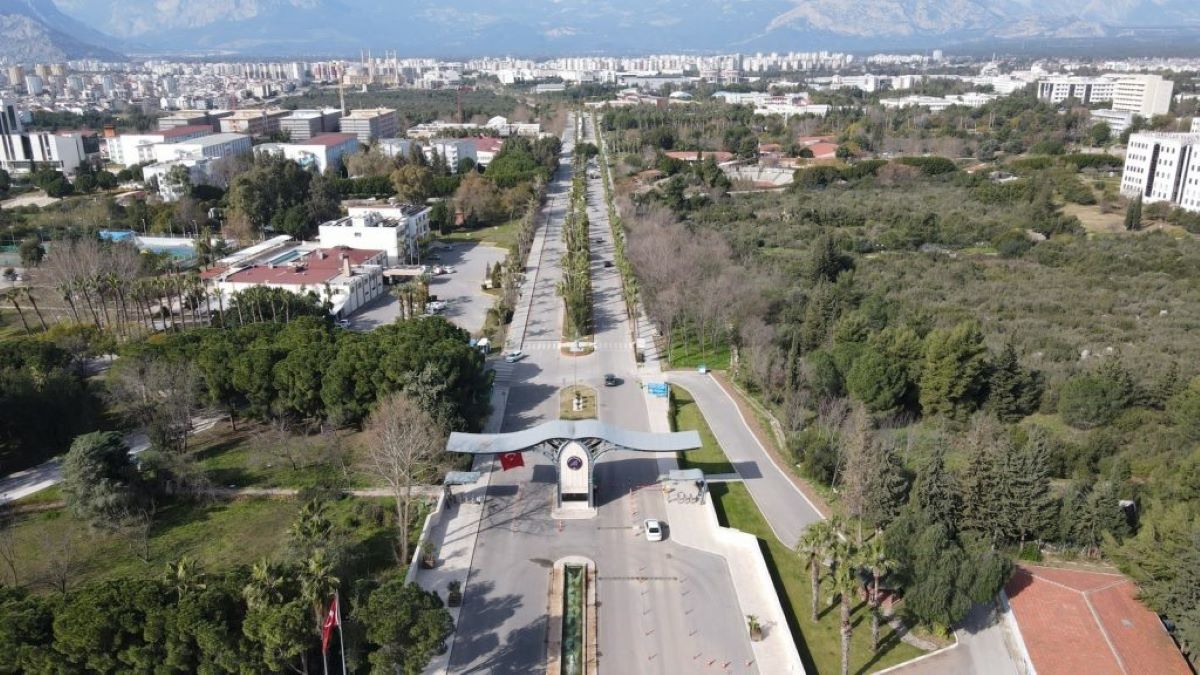 akdeniz-universitesine-yeni-ogretim-uyesi-alimlari-basladi-2.jpg