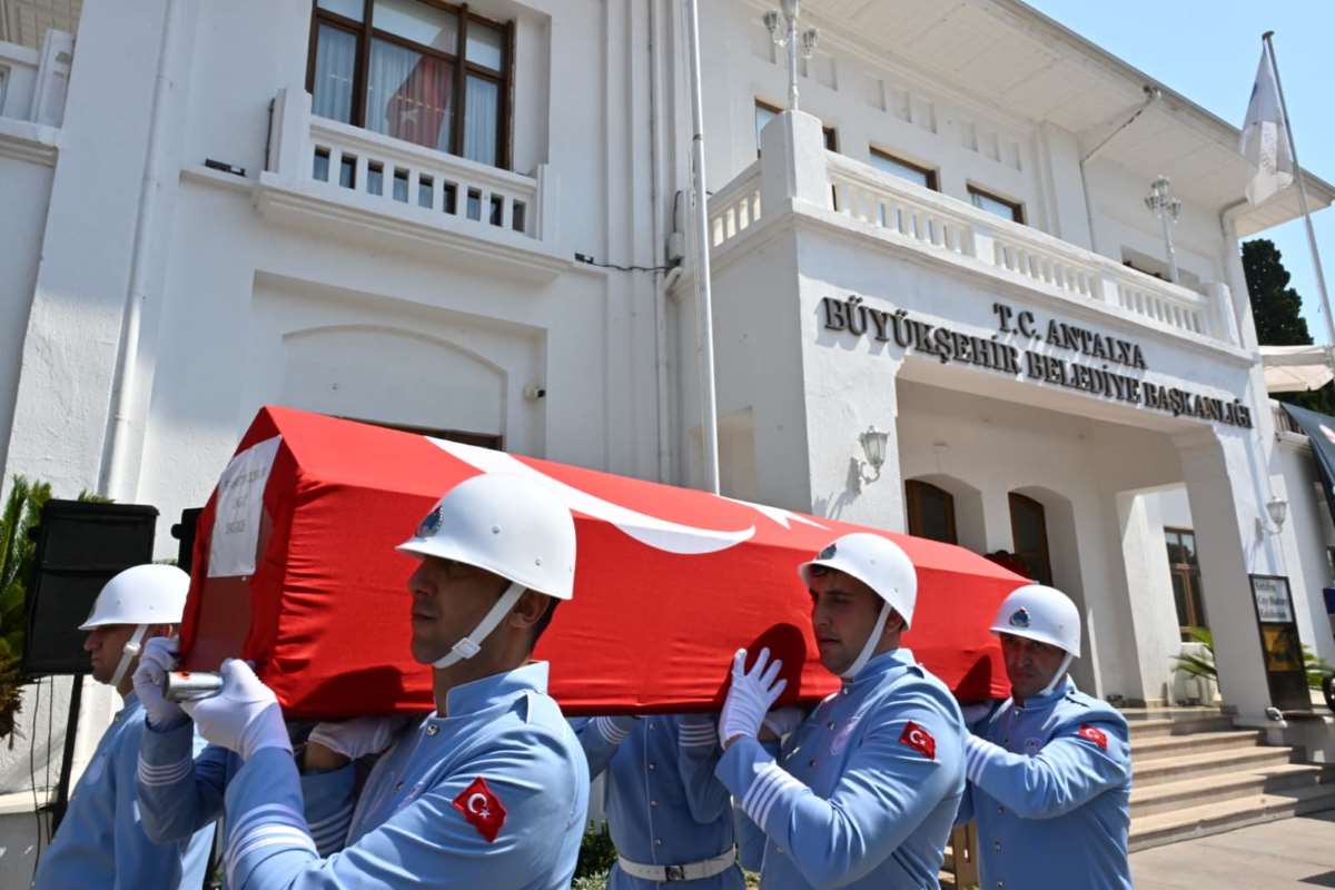 antalyanin-efsane-baskani-selahattin-tonguc-sonsuzluga-ugurlandi-1.jpg