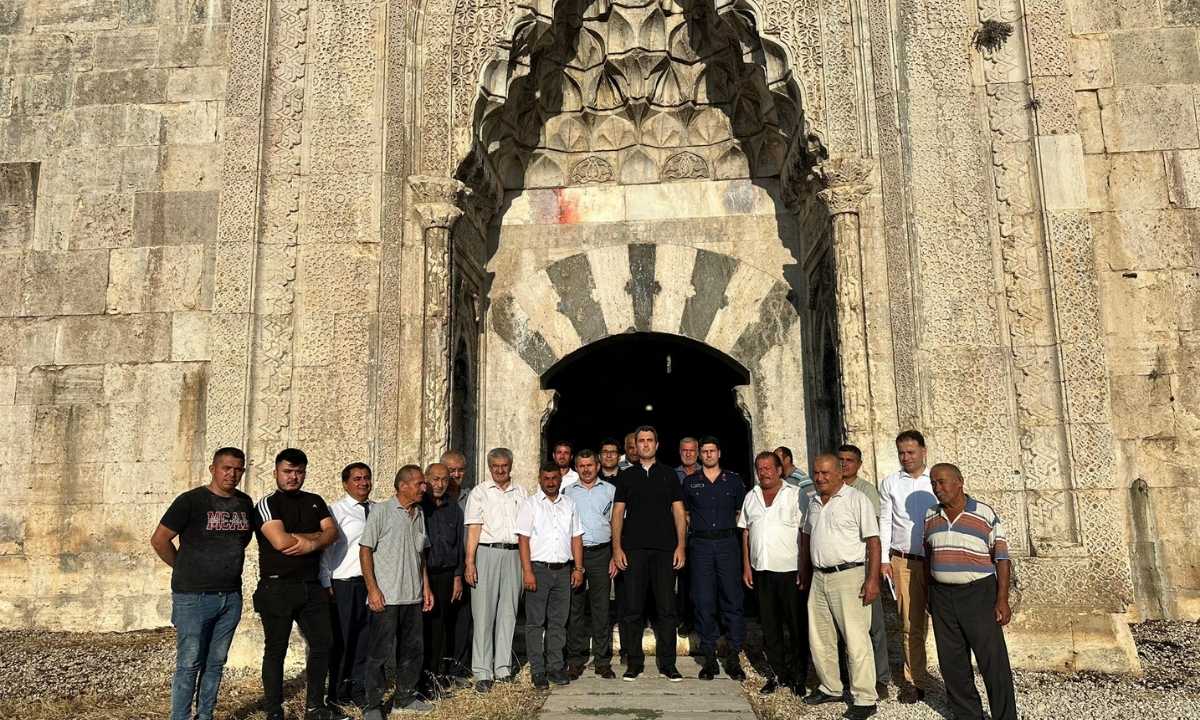 bucakin-yeni-kaymakami-tarihi-yerleri-inceledi-2.jpg