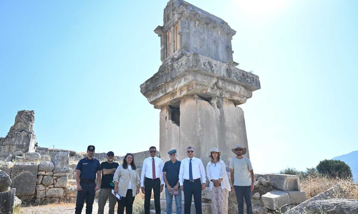 antalya-valisi-patara-deniz-feneri-restorasyonu-dunya-arkeolojisine-ornek-oldu-2.jpg