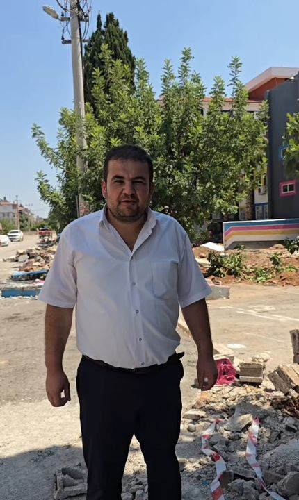 dosemealti-yenikoyde-okul-duvari-yol-calismasinda-yikildi-muhtardan-destek-cagrisi-yenikoy-mahalle-muhtari-ahmet-kivrak.jpg