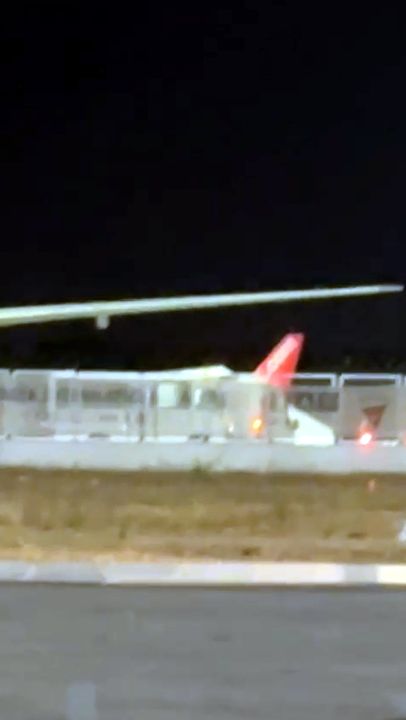 antalya-manchester-ucaginda-korku-dolu-anlar-inis-takimlarindan-duman-yukseldi-3.jpg