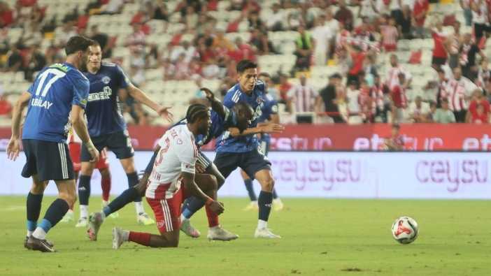 antalyaspor-5-yil-sonra-lige-galibiyetle-basladi-2.jpg