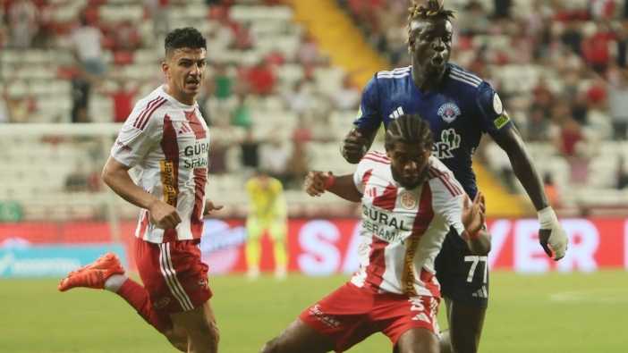 antalyaspor-5-yil-sonra-lige-galibiyetle-basladi-3.jpg