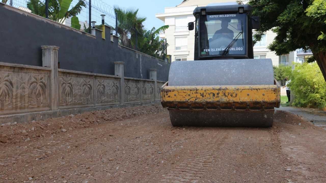 kepez-belediyesi-gazi-mahallesindeki-toki-konutlarinda-900-ton-sicak-asfalt-serimi-icin-hazirliklari-tamamladi-bolgede-ulasim-konforu-artacak-3.jpg