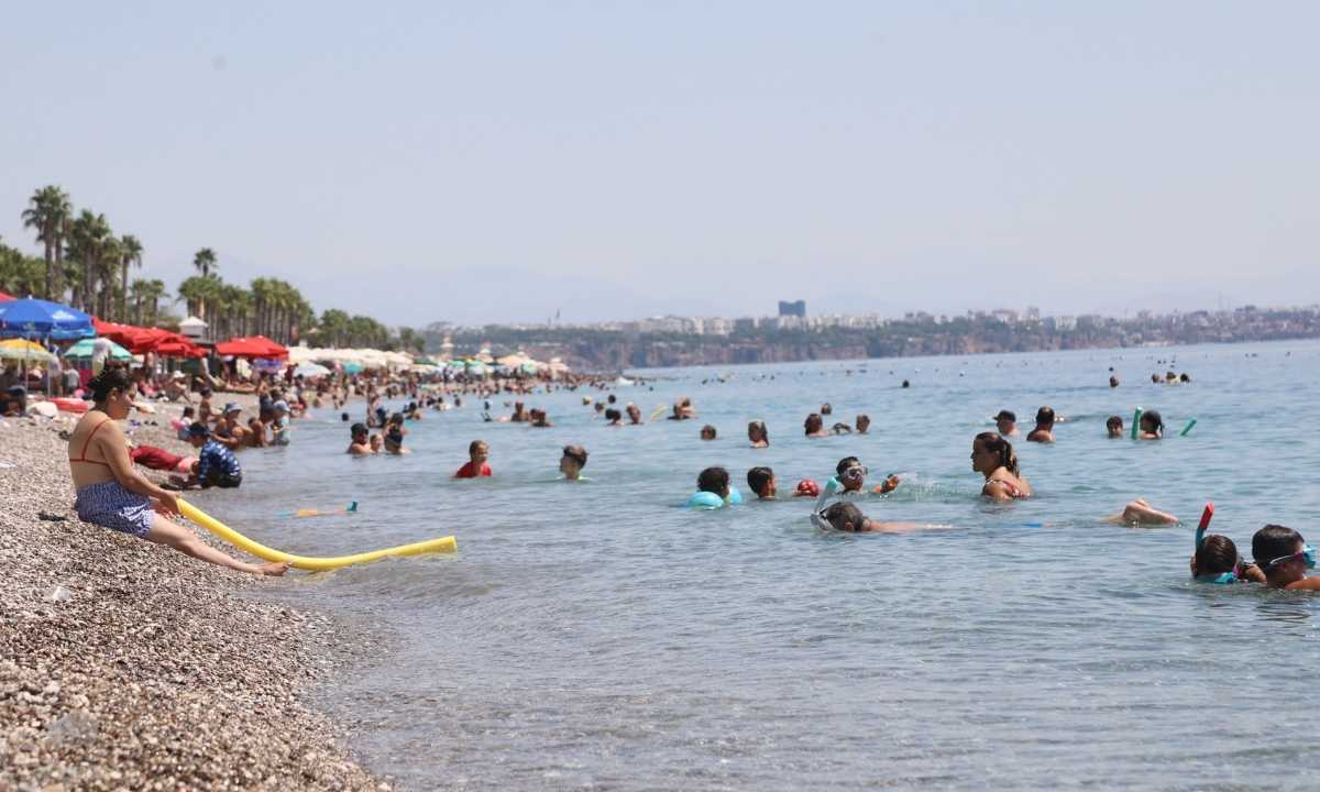 antalya-466-dereceyle-turkiyenin-en-sicak-noktasi-oldu-2.jpg