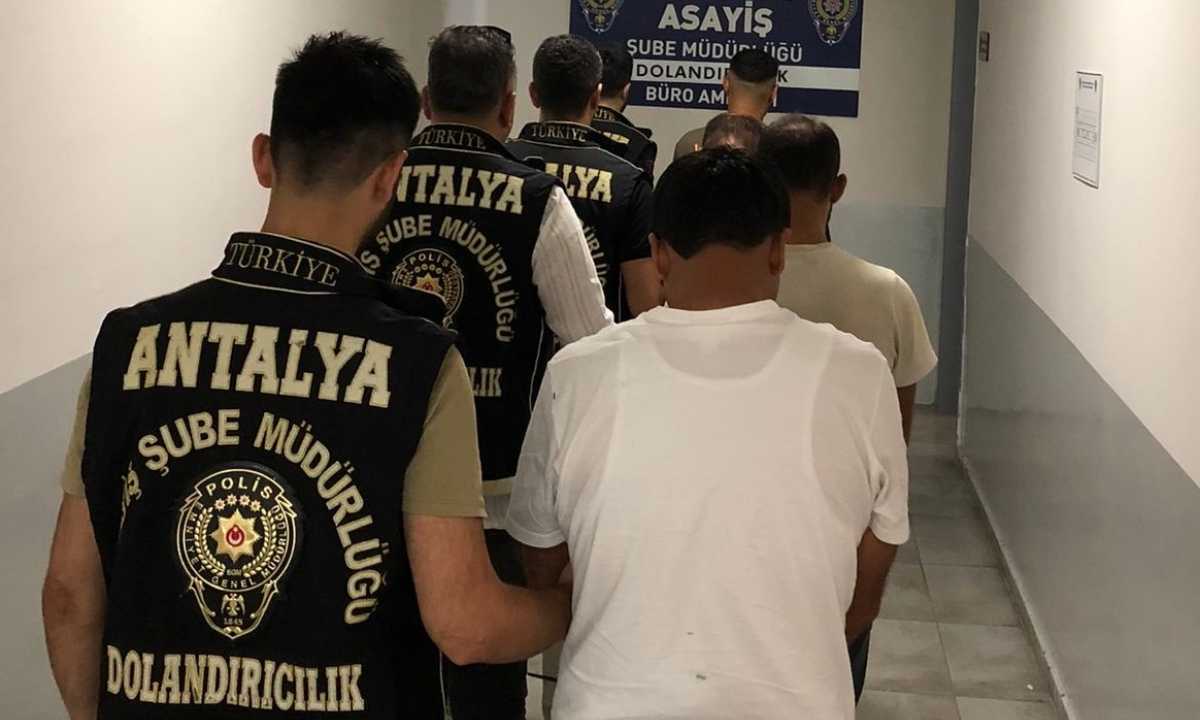 antalyada-bir-telefonla-servetini-kaptirdi-4-tutuklama.jpg