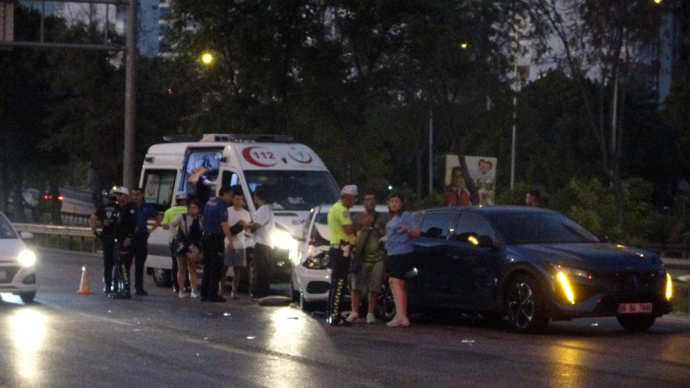 antalyada-kazaya-neden-surucu-polis-gelince-kacti-2.jpg