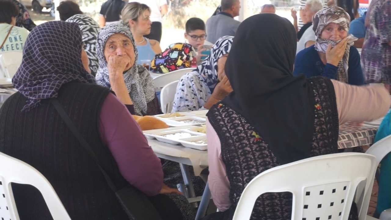 burdur-golhisarda-imece-usulu-keskek-ve-asure-gelenegi-yasatildi4.jpg