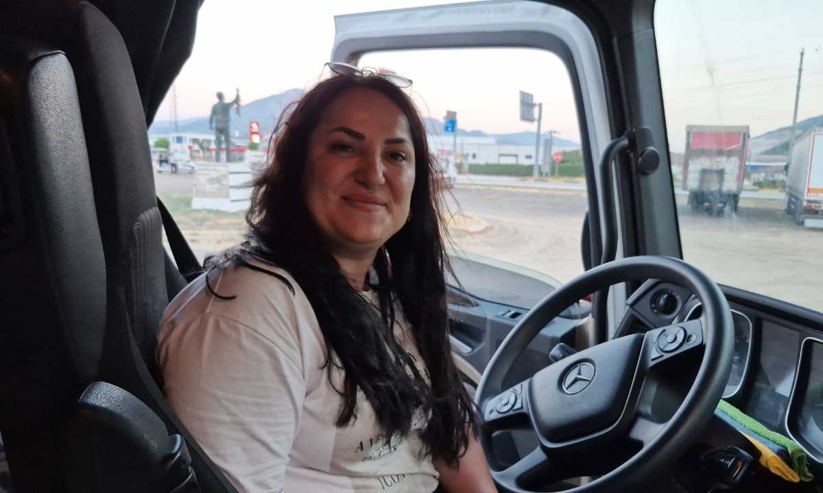 isparta-egirdirde-mola-veren-kadin-tir-soforu-nazan-hancer-ilham-verdi-3.jpg