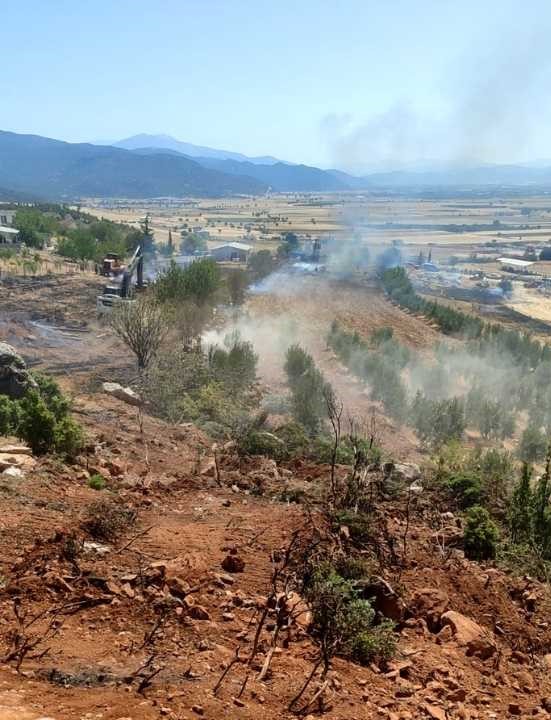 antalya-korkutelide-mustakil-ev-alev-alev-yandi-orman-son-anda-kurtuldu-3.jpg