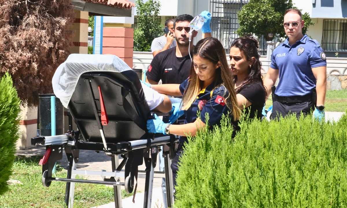 antalyada-cocuk-parkinda-kan-donduran-olay-esiyle-tartisip-kendini-vurdu-2.jpg