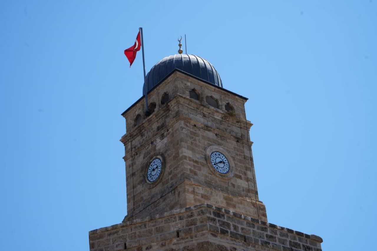 antalyanin-simgesi-saat-kulesinin-sorunlari-cozulmuyor-saati-yanlis-gosteriyor-2.jpg