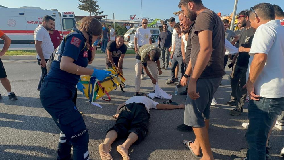 antalyada-serit-ihlali-yapan-motosiklet-surucusu-agir-yaralandi-3.jpg