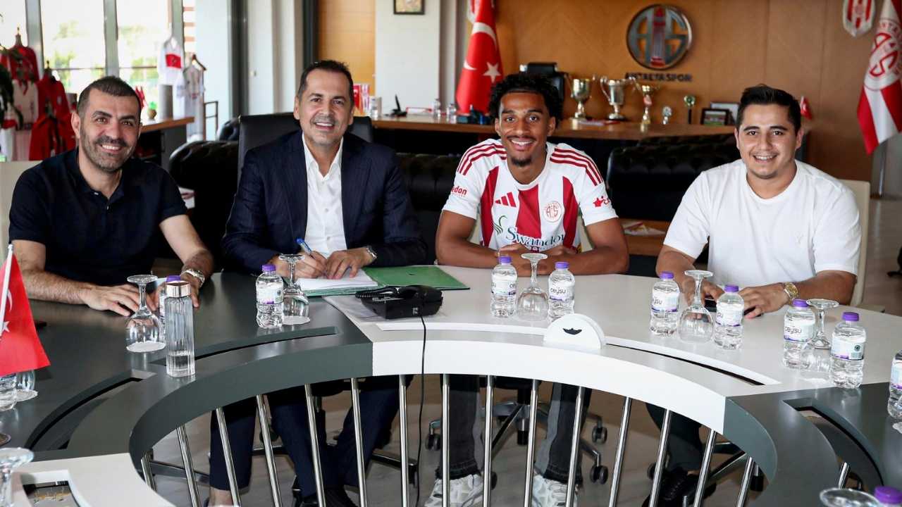 antalyaspor-yeni-transferini-acikladi4.jpg