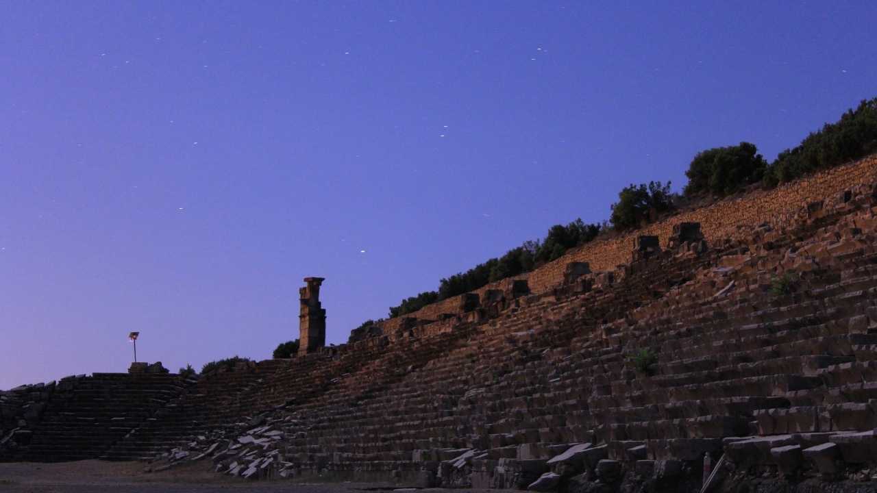 burdurun-gladyatorler-sehri-kibyrada-yildiz-yagmuru-buyuledi4.jpg