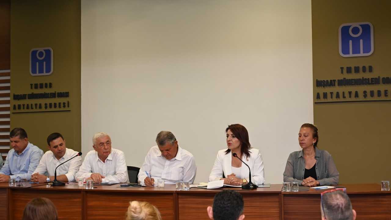 chp-antalya-heyeti-kentin-sorunlarini-meslek-odalariyla-masaya-yatirdi3.jpg