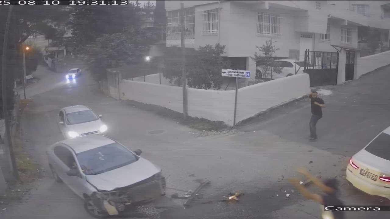 hatayda-ambulansi-takip-eden-otomobil-2.jpg