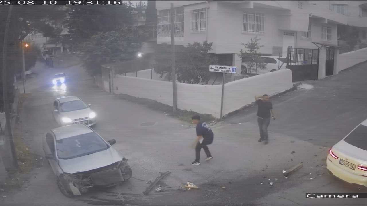 hatayda-ambulansi-takip-eden-otomobil-3.jpg