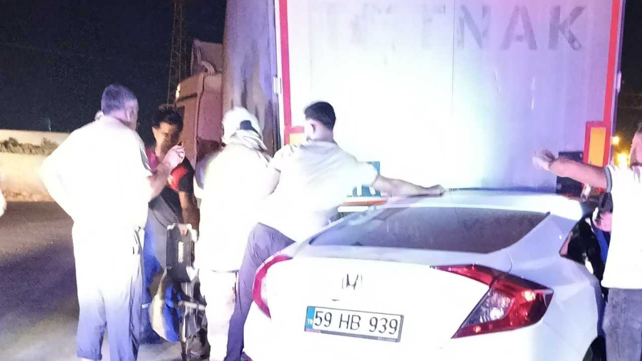 hatayda-park-halindeki-tira-carpan-otomobilde-2.jpg