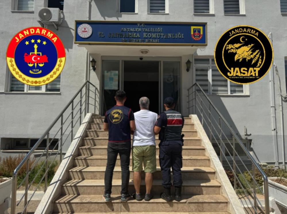 jandarma-antalyada-3-gunde-236-aranan-sahsi-yakaladi-2.jpg