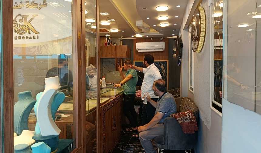 adana-seyhanda-motosikletli-soyguncular-1-kilogram-altini-caldi3.jpg