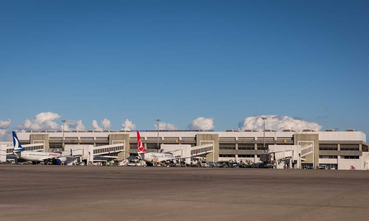 antalya-havalimanindan-7-ayda-20-milyon-yolcu-gecti-3.jpg