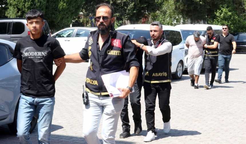 antalyada-esinin-eski-nisanlisini-bicaklayarak-old-rdu2.jpg