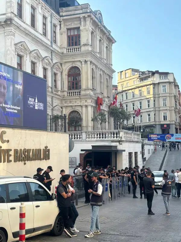 ibb-sorusturmasinda-9-dalga-beyoglu-belediye-baskani-gozaltinda-4.jpg