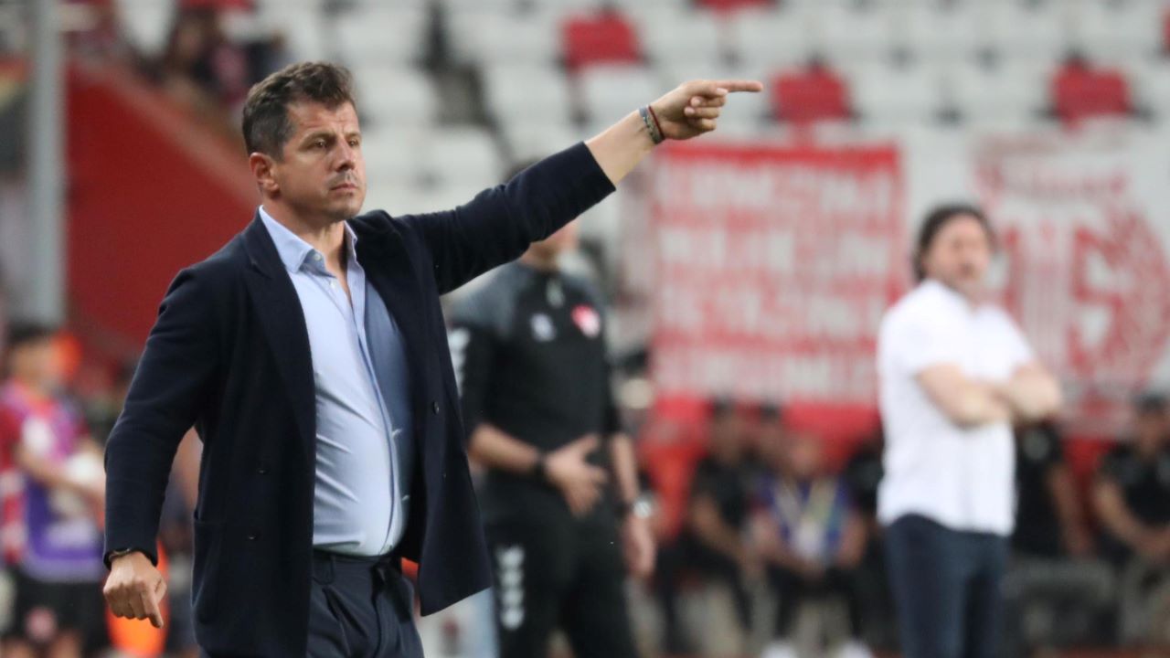 emre-belozoglu-antalyanin-yerel-medyasini-elestirdi-4.jpg
