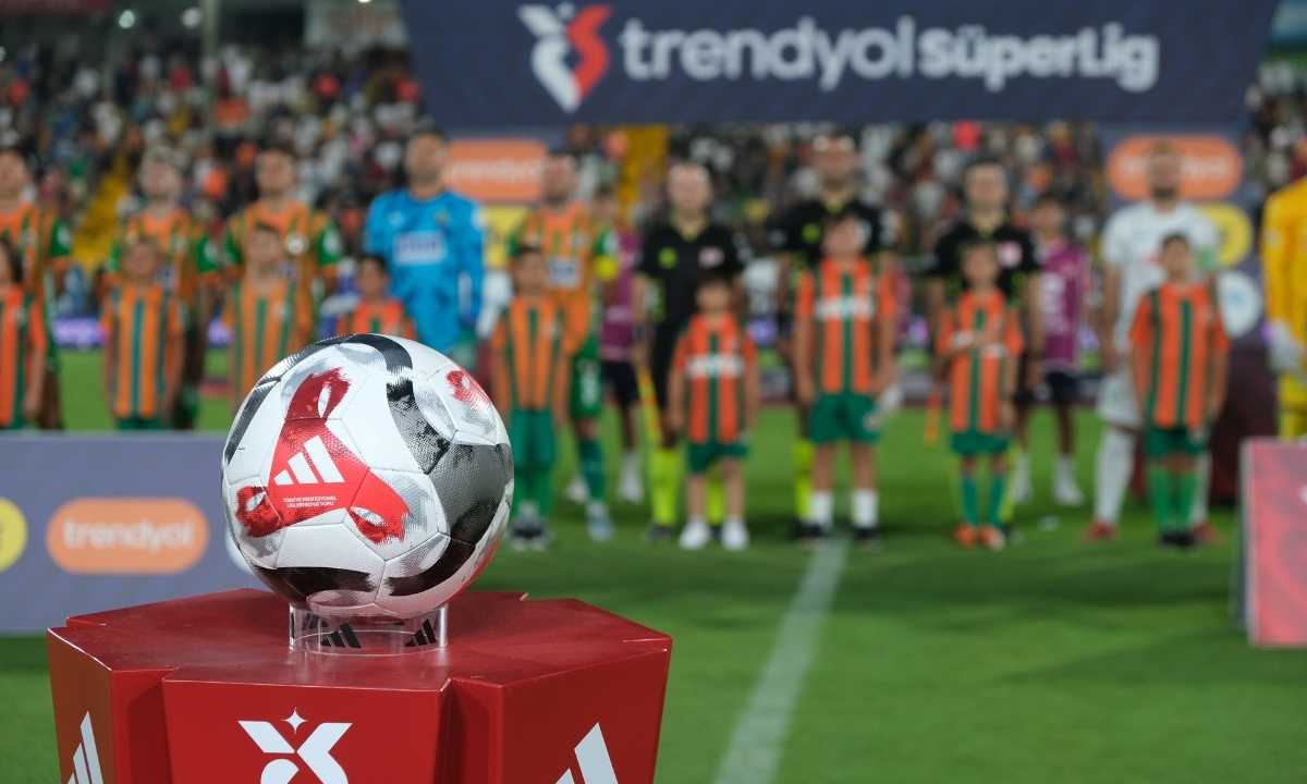 alanyaspor-evinde-caykur-rizespor-engelini-asamadi-90-dakika-gol-yok-1-puan-var-3.jpg