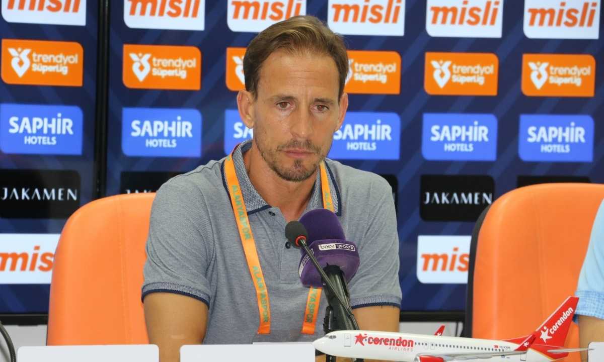 alanyaspor-evinde-caykur-rizespor-engelini-asamadi-90-dakika-gol-yok-1-puan-var-4.jpg