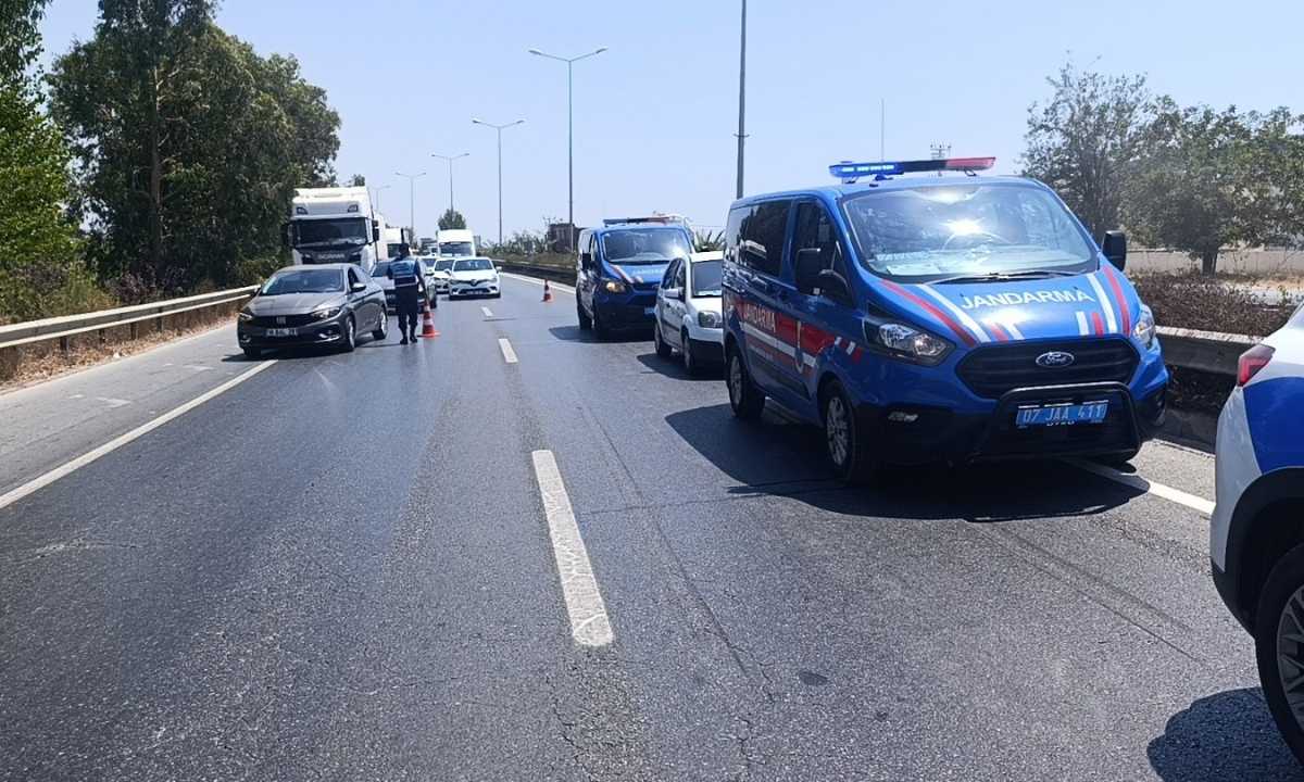 manavgatta-servis-minibusleri-kaza-yapti2.jpg