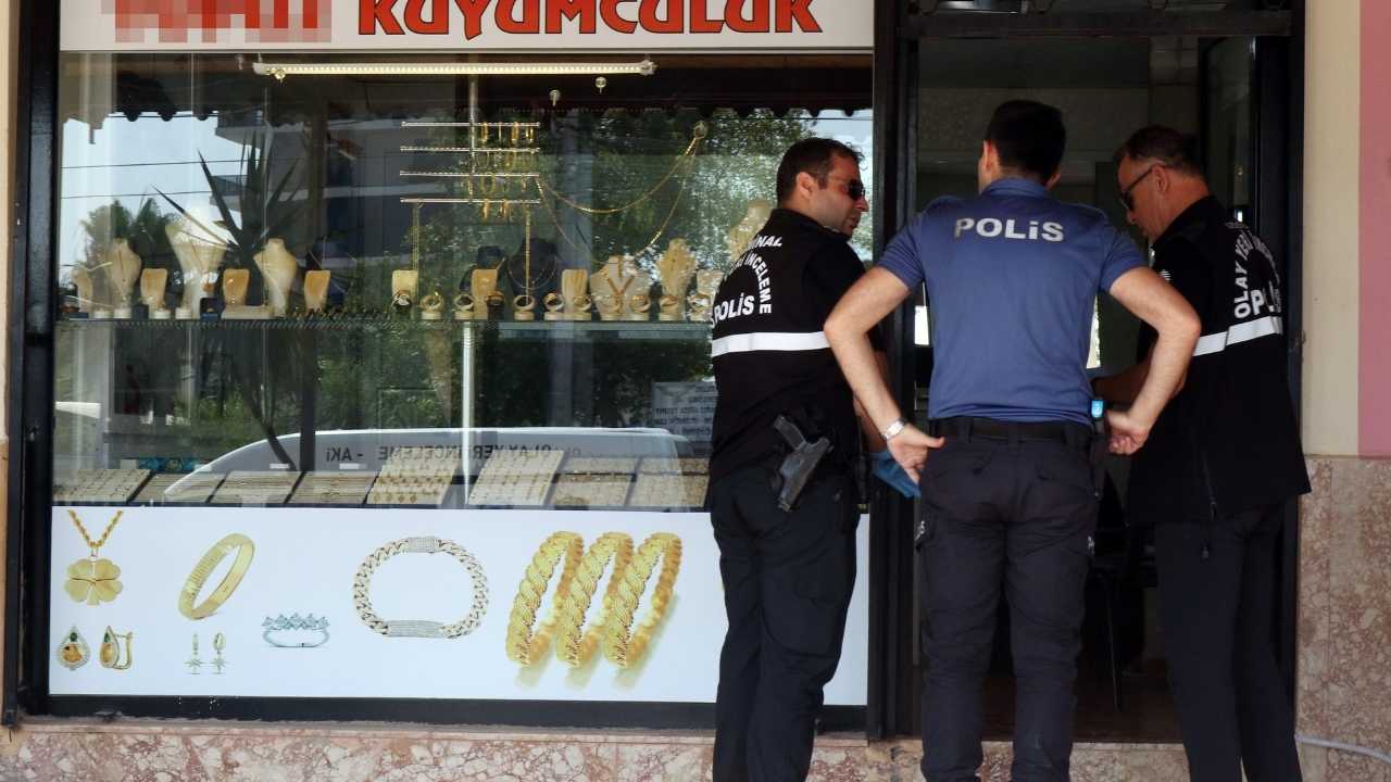 18 Altın Bilezikle Kayboldu! Antalya'da 750 Bin Tl’lik Soygun Kamerada 2