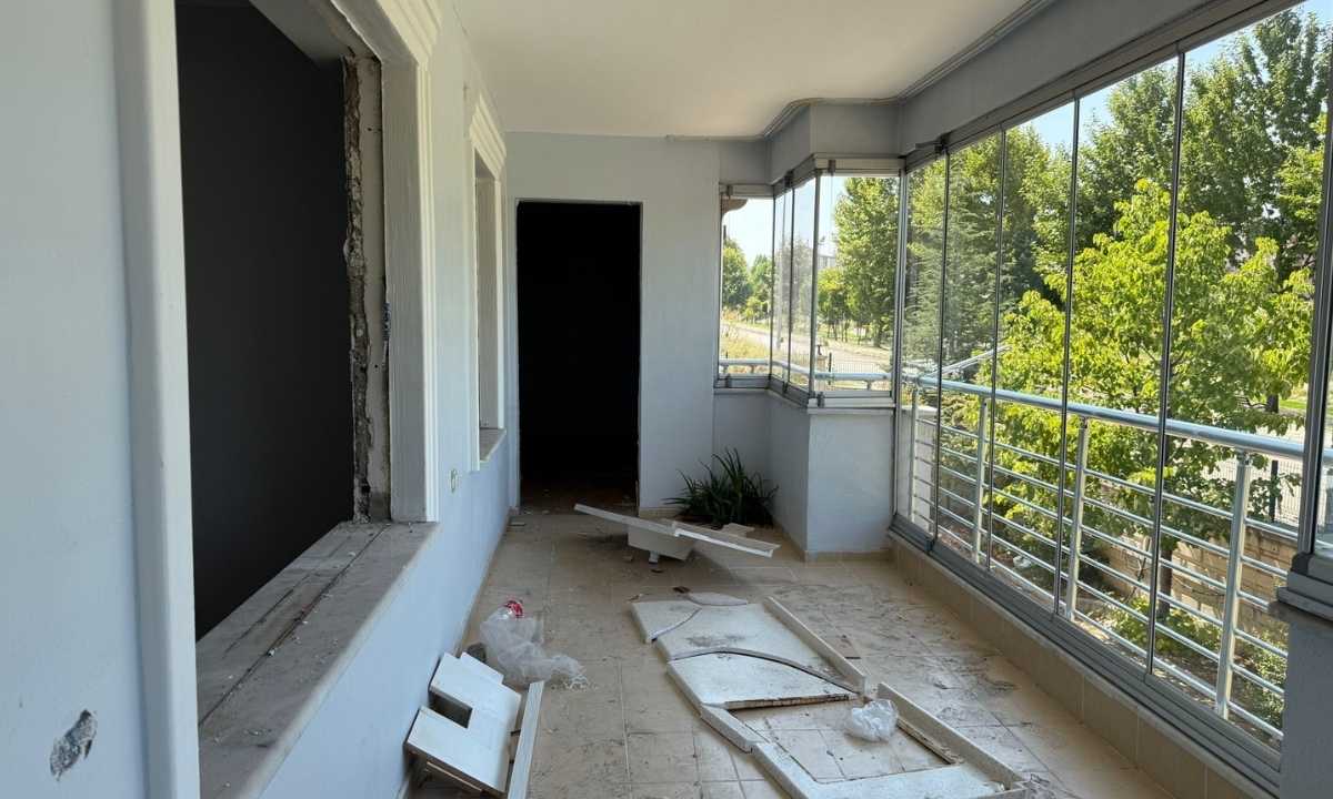 ispartada-400-bin-tllik-vandalizm-ev-hayali-kabusla-basladi4.jpg