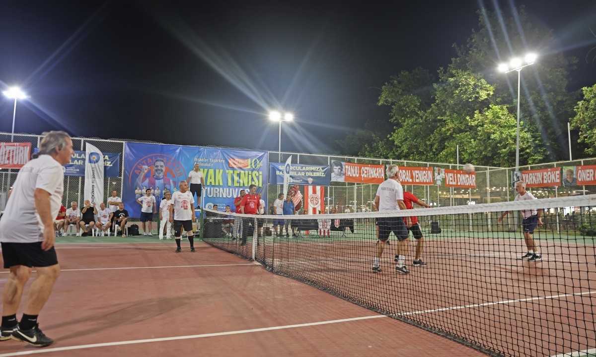 antalyasporun-yasayan-efsanesi-metin-unala-sporla-vefa-gosterildi3.jpg