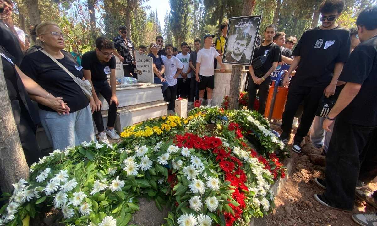 jrokez-lakapli-yayinci-oguzhan-dalgakiran-mersinde-topraga-verildi4.jpg
