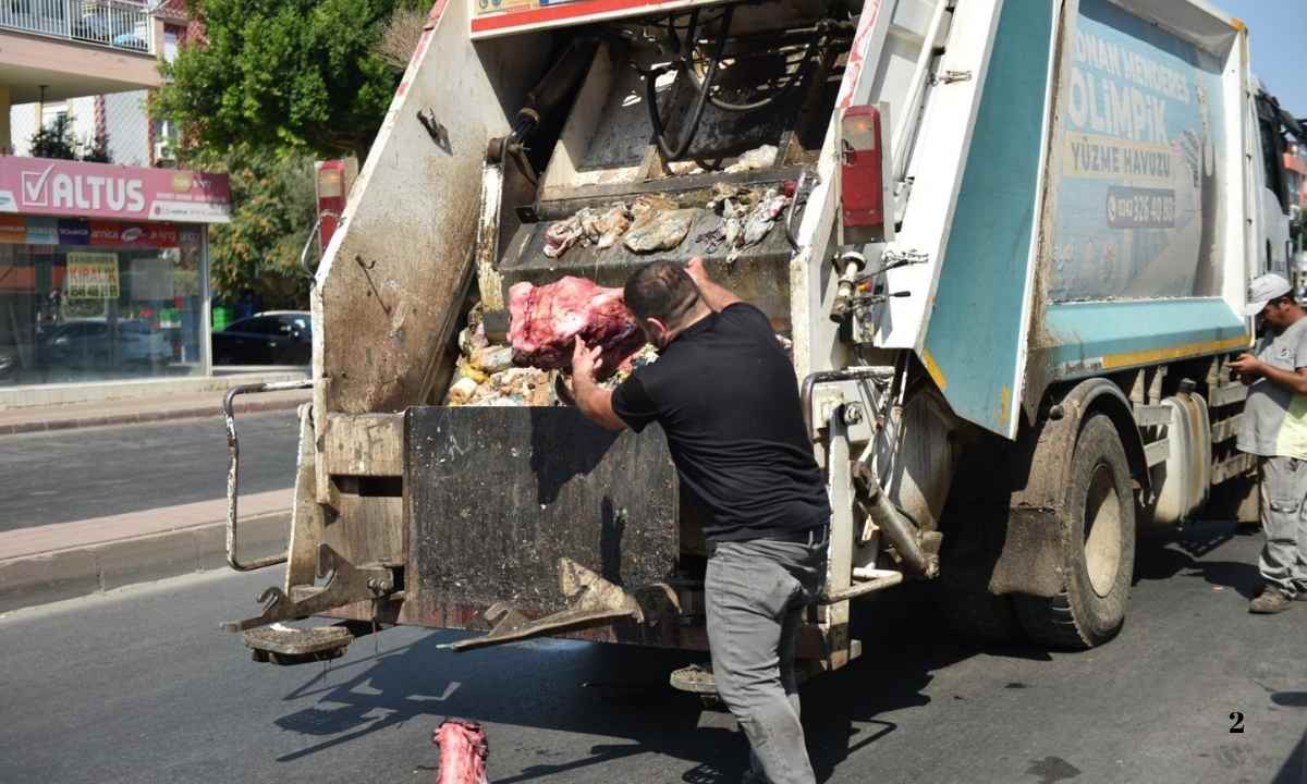 kepezde-hamam-bocekli-dukkanin-deposunda-25-kelle-bulundu-1.jpg