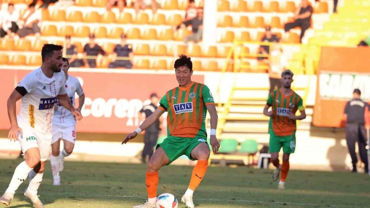 antalyaspor-alanyaspor-derbisi22-1.webp
