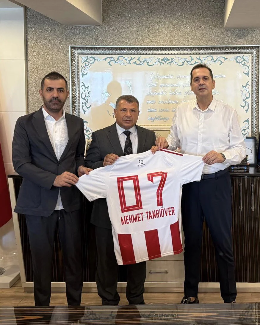 antalyaspor-baskani-percin-den-tanriover-e-ziyaret-1-001.webp