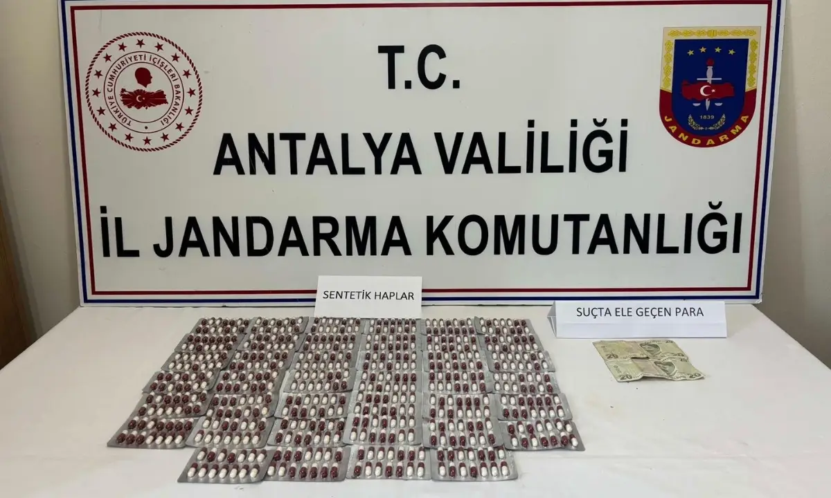 alanya-ve-manavgatta-narkotik-baskini-6-bin-250-uysturucu-hap-bulundu-3.webp